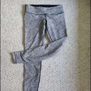 ♥️ Lululemon high rise leggings.